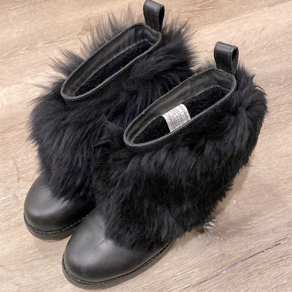 EUC [UGG] RARE Otelia Black Leather Round Toe Ankle Fur Booties Women’s Sz 6 - Picture 6 of 11